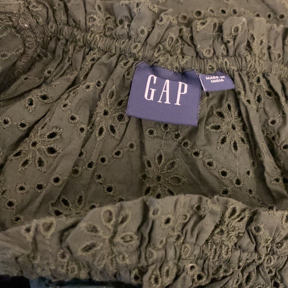 Moss green eyelet blouse by Gap. Gathered feminine neck. For work and play. - Picture 2 of 3